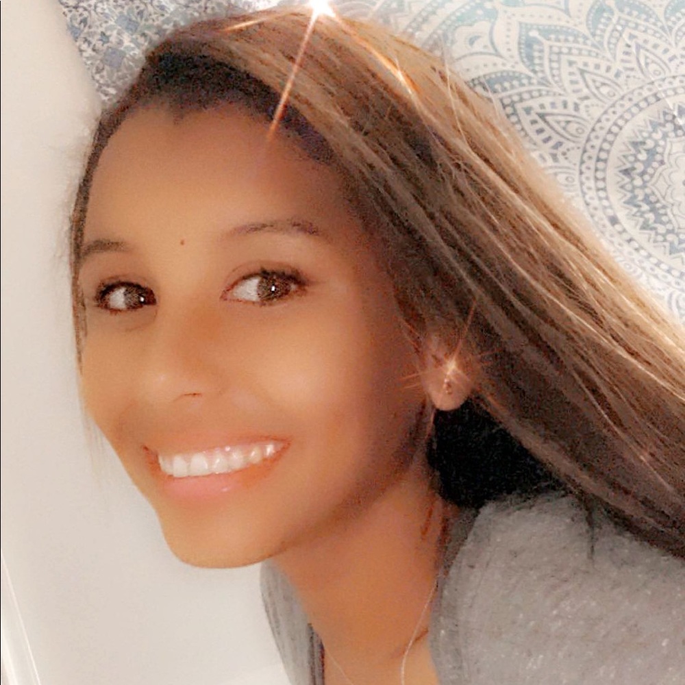 Meet your Posher, Amaya